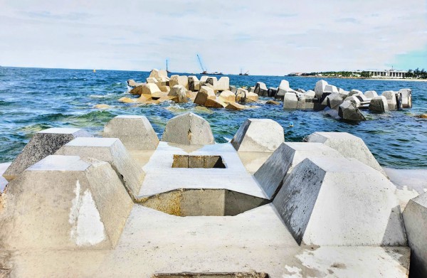 'Gánh' 10 kg chì, thợ lặn ngâm mình hàng giờ để 'hồi sinh' bãi biển Hội An 'Gánh' 10 kg chì, thợ lặn ngâm mình hàng giờ để 'hồi sinh' bãi biển Hội An