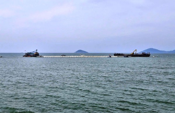 'Gánh' 10 kg chì, thợ lặn ngâm mình hàng giờ để 'hồi sinh' bãi biển Hội An 'Gánh' 10 kg chì, thợ lặn ngâm mình hàng giờ để 'hồi sinh' bãi biển Hội An