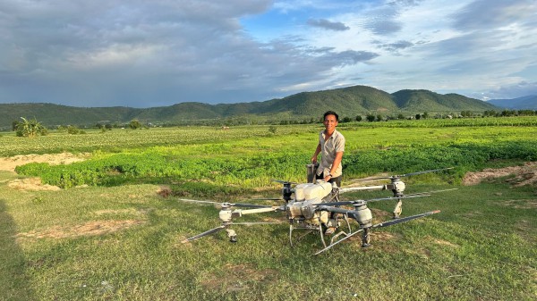 Gia Lai: Dùng máy bay không người lái giải cứu trẻ em giữa dòng lũ