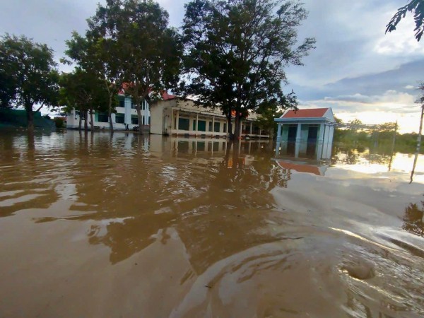 Gia Lai: Quốc lộ 25, đường Trường Sơn Đông bị chia cắt do bão Kalmaegi Gia Lai: Quốc lộ 25, đường Trường Sơn Đông bị chia cắt do bão Kalmaegi