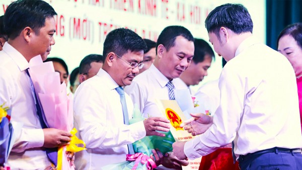 Gia Lai: Tháo gỡ vướng mắc, thúc đẩy các công trình, dự án trọng điểm Gia Lai: Tháo gỡ vướng mắc, thúc đẩy các công trình, dự án trọng điểm