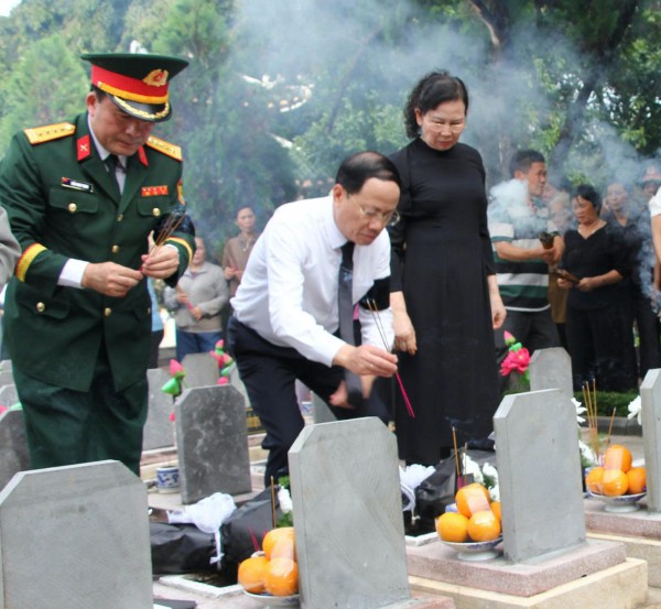 Gia Lai an táng 18 liệt sĩ Gia Lai an táng 18 liệt sĩ