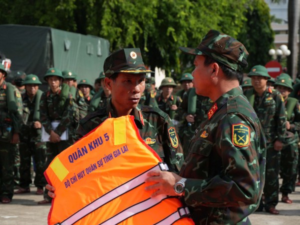 Gia Lai hỗ trợ tiền cho người dân di dời tránh bão Kalmaegi Gia Lai hỗ trợ tiền cho người dân di dời tránh bão Kalmaegi