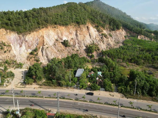 Gia Lai xem xét chuyển đổi 2 ha rừng phòng hộ thành mỏ đất san lấp Gia Lai xem xét chuyển đổi 2 ha rừng phòng hộ thành mỏ đất san lấp