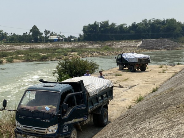 Giám sát đắp đập tạm sông Quảng Huế để 'cứu' hạn cho hạ du sông Vu Gia