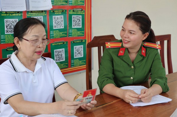 Giữ Tổ quốc bình yên: Câu chuyện tử tế của nữ chỉ huy hết lòng vì dân