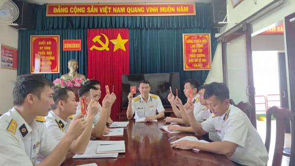 Giữa biển khơi, cán bộ chiến sĩ DK1 hướng về Đại hội XIV của Đảng