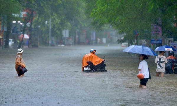Gồng mình khắc phục hậu quả mưa lũ Gồng mình khắc phục hậu quả mưa lũ