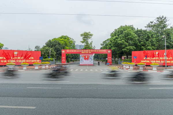 Hà Nội rực rỡ cờ hoa trước thềm Đại hội MTTQ Việt Nam lần thứ XI