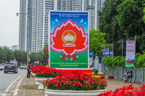 Hà Nội rực rỡ cờ hoa trước thềm Đại hội MTTQ Việt Nam lần thứ XI