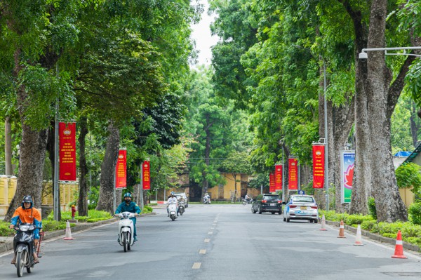 Hà Nội rực rỡ cờ hoa trước thềm Đại hội MTTQ Việt Nam lần thứ XI
