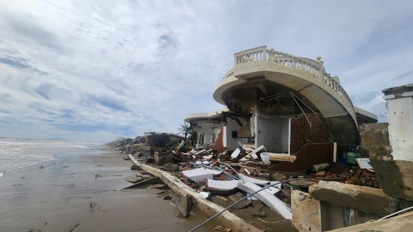Hà Tĩnh lập đoàn kiểm tra khu nghỉ dưỡng hàng trăm tỉ bị đổ sập do bão Hà Tĩnh lập đoàn kiểm tra khu nghỉ dưỡng hàng trăm tỉ bị đổ sập do bão