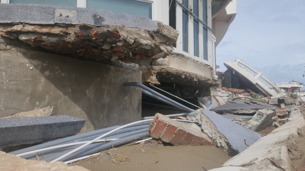 Hà Tĩnh lập đoàn kiểm tra khu nghỉ dưỡng hàng trăm tỉ bị đổ sập do bão Hà Tĩnh lập đoàn kiểm tra khu nghỉ dưỡng hàng trăm tỉ bị đổ sập do bão