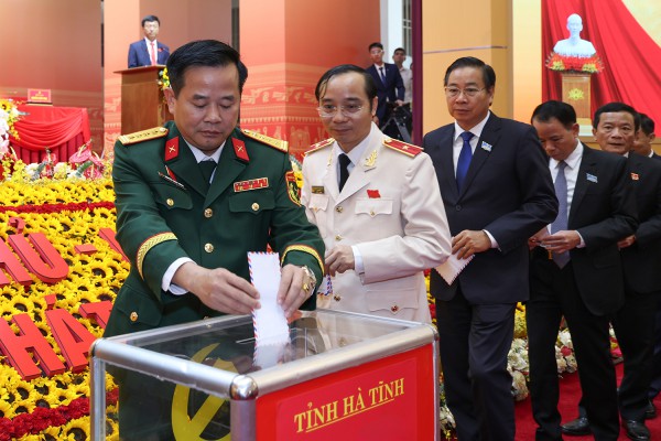 Hà Tĩnh phát động ủng hộ đồng bào bị thiệt hại do bão số 10 Hà Tĩnh phát động ủng hộ đồng bào bị thiệt hại do bão số 10