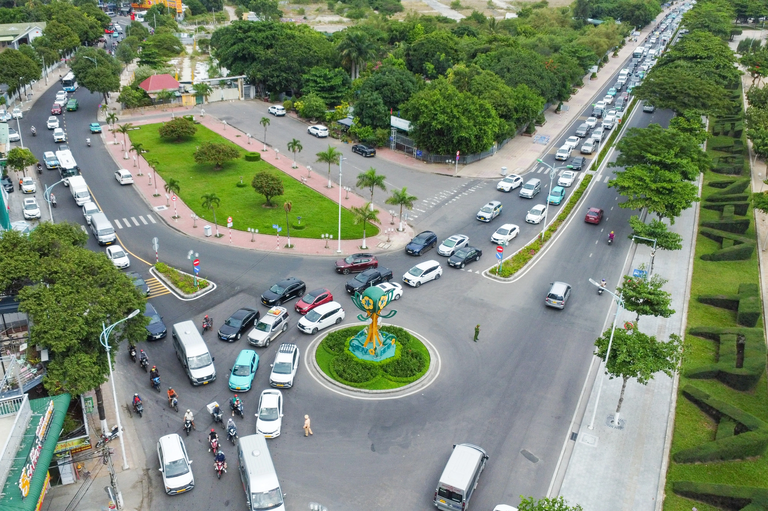 Hạ tầng giao thông 'bó chân' du lịch