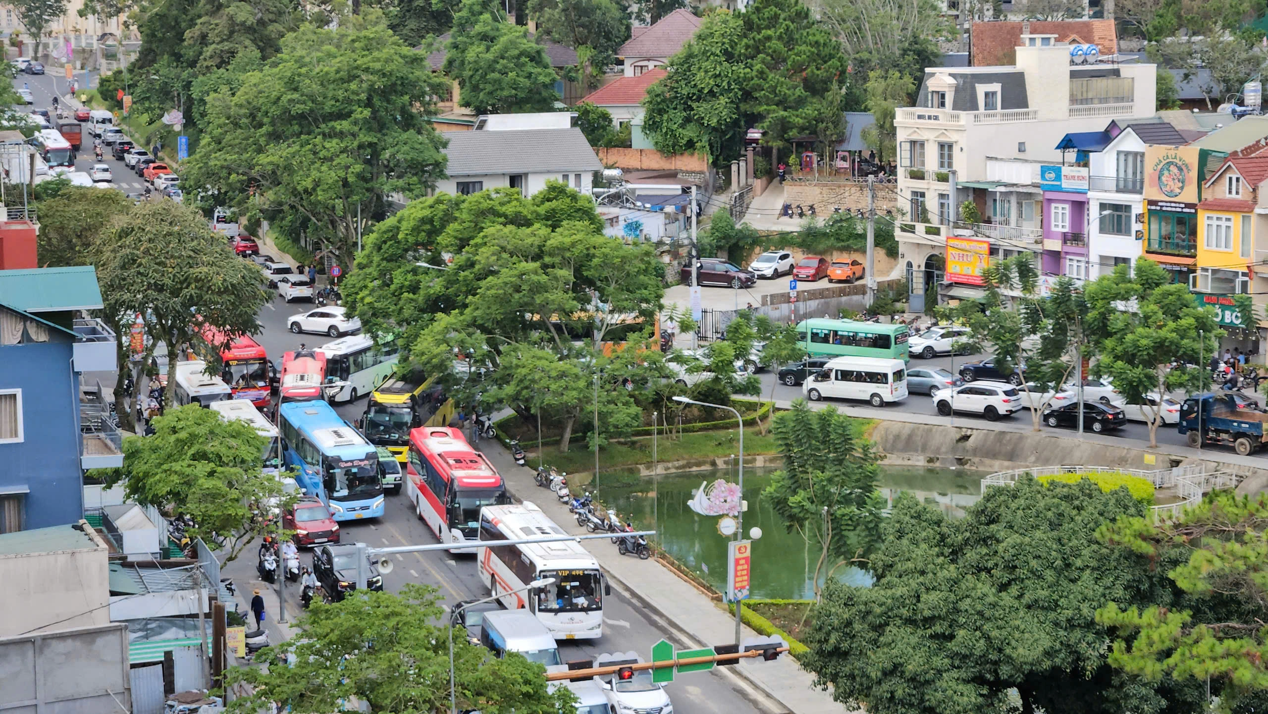 Hạ tầng giao thông 'bó chân' du lịch