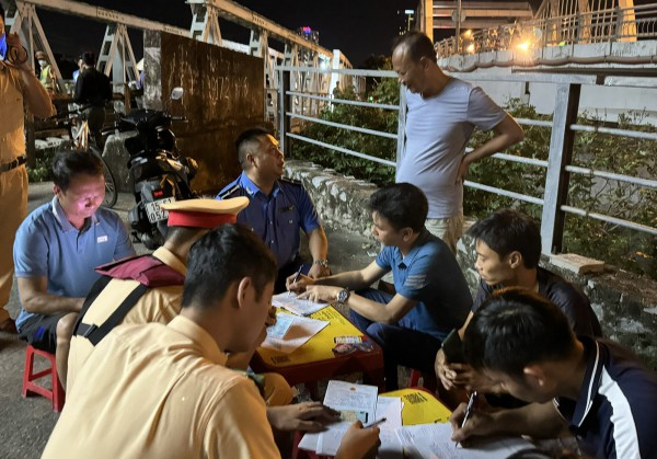 Hải Phòng: Tàu chở hàng đâm biến dạng cầu quay đường sắt Tam Bạc