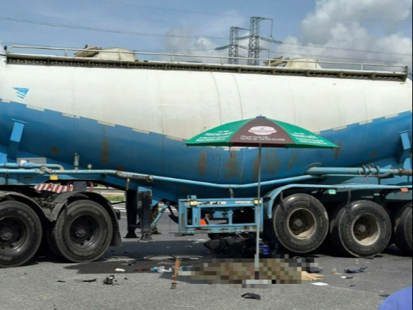 Hai người tử vong sau va chạm với xe bồn chở xỉ than ở nhiệt điện Vĩnh Tân Hai người tử vong sau va chạm với xe bồn chở xỉ than ở nhiệt điện Vĩnh Tân