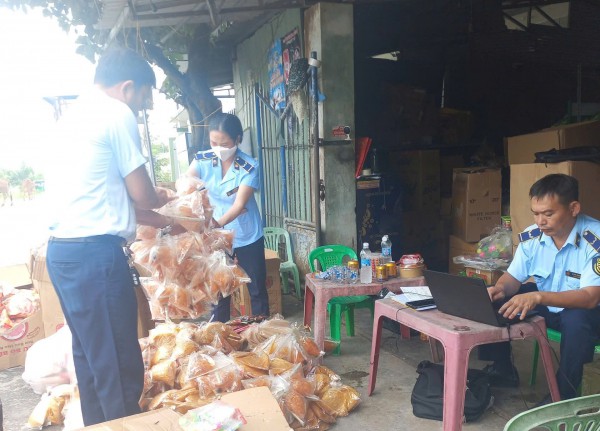 Hàng giả, hàng không rõ nguồn gốc bị phát hiện liên tục ở Đà Nẵng