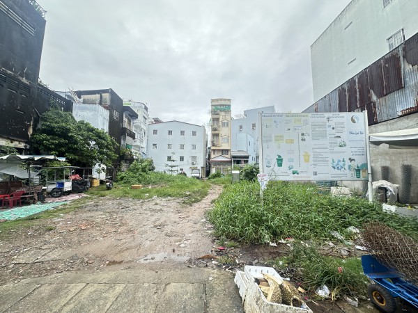 Hàng loạt khu đất công tại Cà Mau sau thu hồi nhiều năm vẫn bỏ trống Hàng loạt khu đất công tại Cà Mau sau thu hồi nhiều năm vẫn bỏ trống