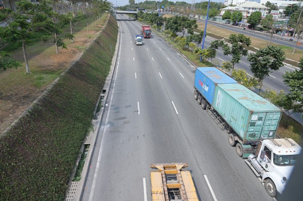 Hàng loạt tấm đan bê tông lại bị phá hoại ở địa bàn Thủ Đức