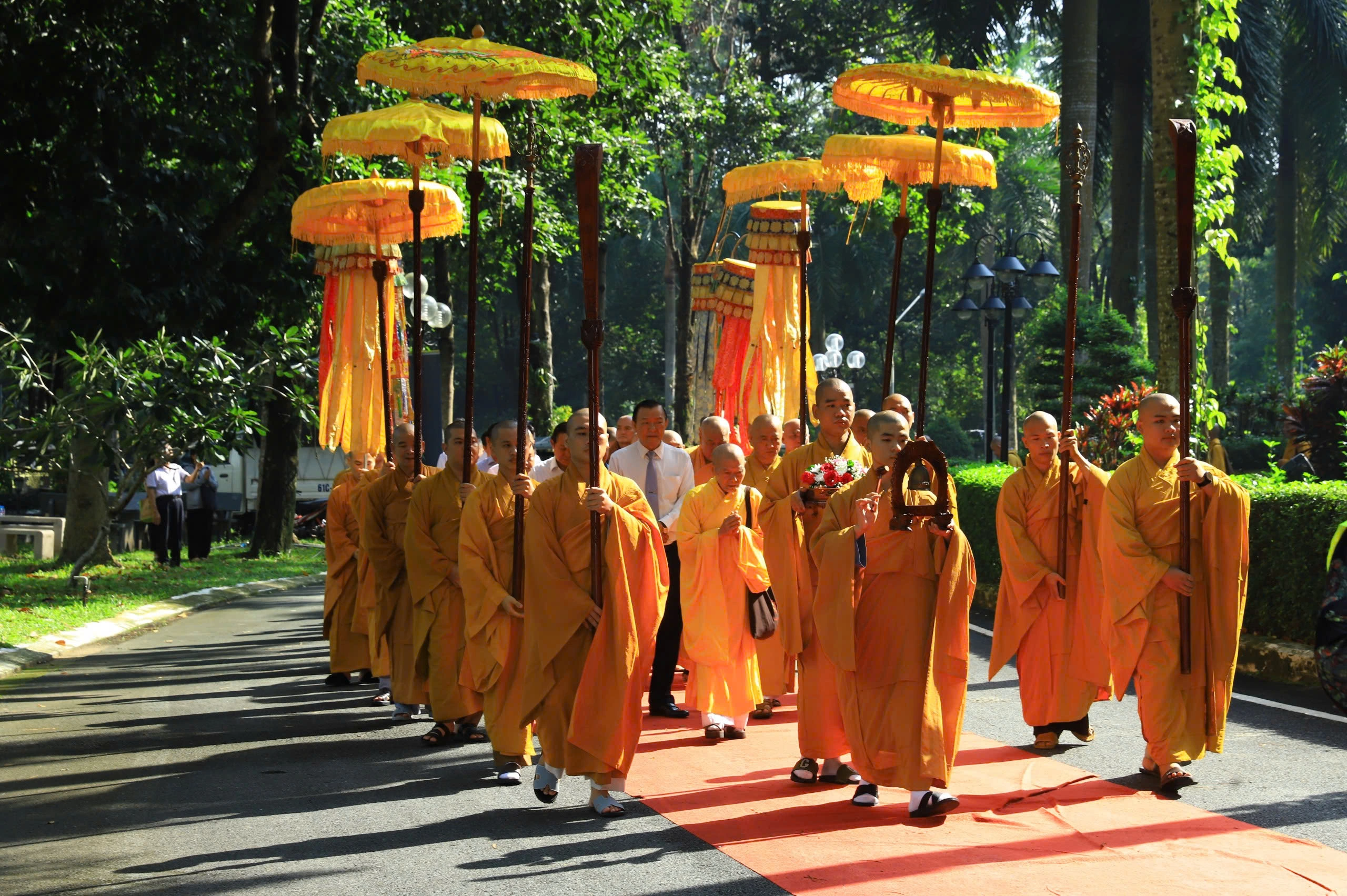 Hàng nghìn người tham gia đại lễ Vu lan báo hiếu tại Hoa viên nghĩa trang Bình Dương