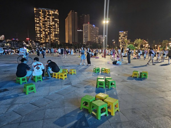 Hàng rong tái diễn, loa kẹo kéo 'tấn công' công viên Bãi Sau Vũng Tàu Hàng rong tái diễn, loa kẹo kéo 'tấn công' công viên Bãi Sau Vũng Tàu