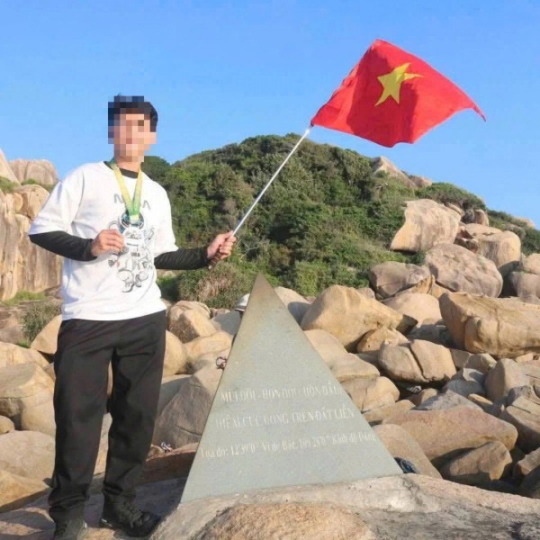 Hàng trăm người tìm kiếm nam thanh niên mất tích khi leo núi tại Khánh Hòa Hàng trăm người tìm kiếm nam thanh niên mất tích khi leo núi tại Khánh Hòa