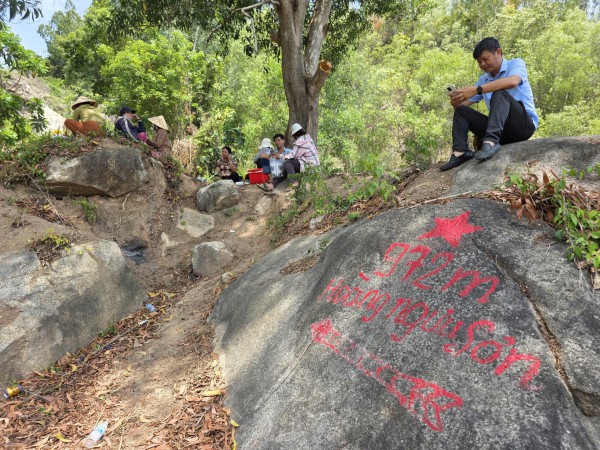 Hàng trăm người tìm kiếm nam thanh niên mất tích khi leo núi tại Khánh Hòa Hàng trăm người tìm kiếm nam thanh niên mất tích khi leo núi tại Khánh Hòa