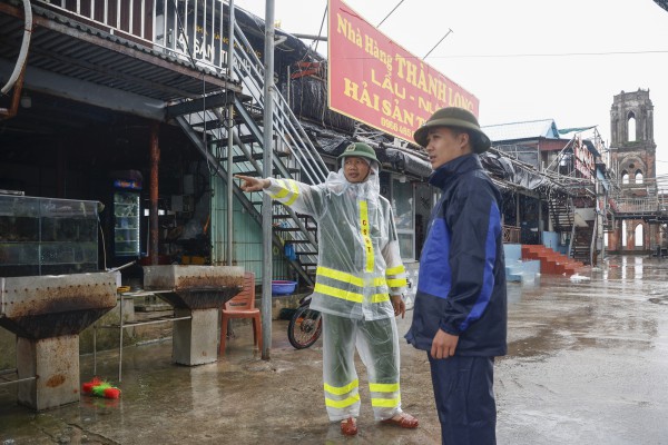 Hàng trăm tàu cá Ninh Bình về bờ tránh bão số 3 (Wipha) Hàng trăm tàu cá Ninh Bình về bờ tránh bão số 3 (Wipha)