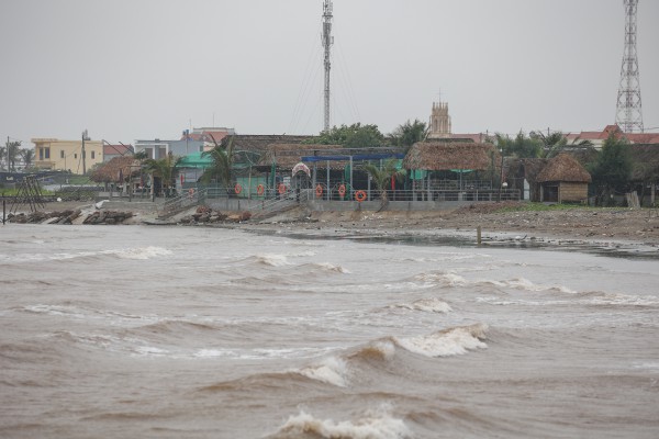 Hàng trăm tàu cá Ninh Bình về bờ tránh bão số 3 (Wipha) Hàng trăm tàu cá Ninh Bình về bờ tránh bão số 3 (Wipha)