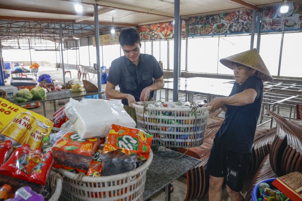 Hàng trăm tàu cá Ninh Bình về bờ tránh bão số 3 (Wipha) Hàng trăm tàu cá Ninh Bình về bờ tránh bão số 3 (Wipha)