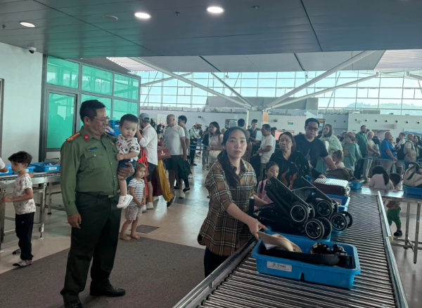 Hành động đẹp của chiến sĩ Công an Cửa khẩu Phú Quốc