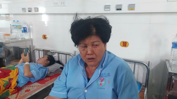 Hành hung người bán bánh bèo ở Quy Nhơn: Con trai cũng bị đánh Hành hung người bán bánh bèo ở Quy Nhơn: Con trai cũng bị đánh