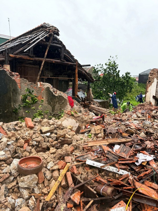 Hiện trường vụ lốc xoáy kinh hoàng ở Ninh Bình