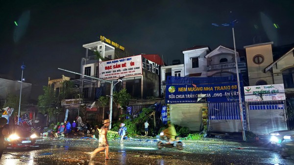 Hiện trường vụ lốc xoáy kinh hoàng ở Ninh Bình