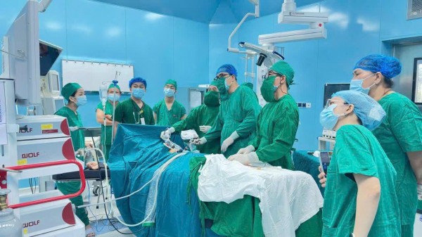 Hình ảnh đẹp từ phòng mổ cứu người ở đặc khu Côn Đảo Hình ảnh đẹp từ phòng mổ cứu người ở đặc khu Côn Đảo