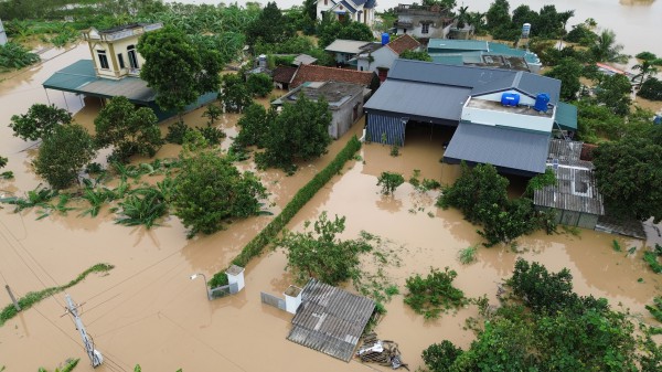 Hình ảnh hàng ngàn ngôi nhà ở Thanh Hóa ngập trong nước lũ Hình ảnh hàng ngàn ngôi nhà ở Thanh Hóa ngập trong nước lũ
