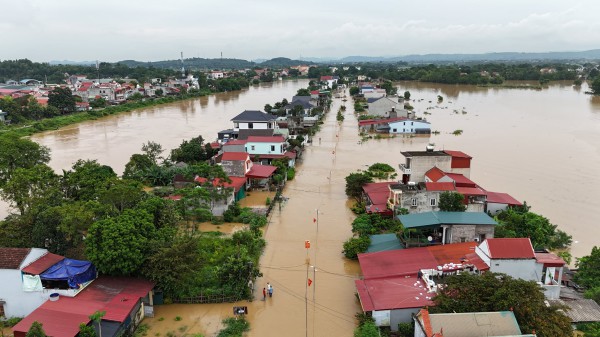 Hình ảnh hàng ngàn ngôi nhà ở Thanh Hóa ngập trong nước lũ Hình ảnh hàng ngàn ngôi nhà ở Thanh Hóa ngập trong nước lũ