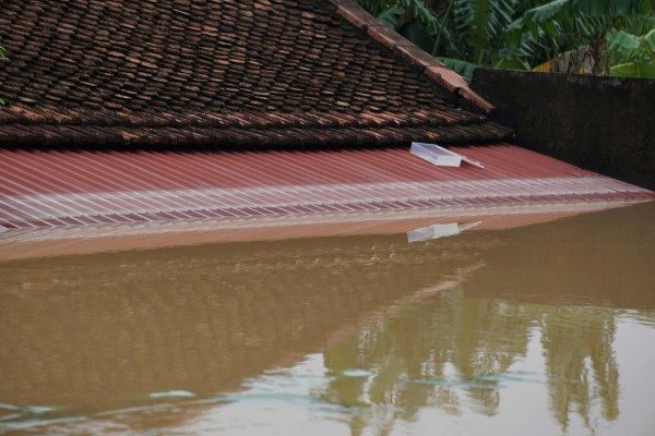 Hình ảnh hàng ngàn ngôi nhà ở Thanh Hóa ngập trong nước lũ Hình ảnh hàng ngàn ngôi nhà ở Thanh Hóa ngập trong nước lũ