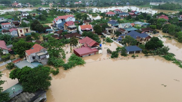 Hình ảnh hàng ngàn ngôi nhà ở Thanh Hóa ngập trong nước lũ Hình ảnh hàng ngàn ngôi nhà ở Thanh Hóa ngập trong nước lũ