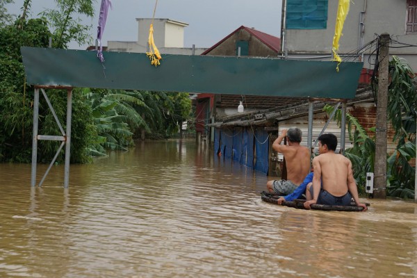 Hình ảnh hàng ngàn ngôi nhà ở Thanh Hóa ngập trong nước lũ Hình ảnh hàng ngàn ngôi nhà ở Thanh Hóa ngập trong nước lũ
