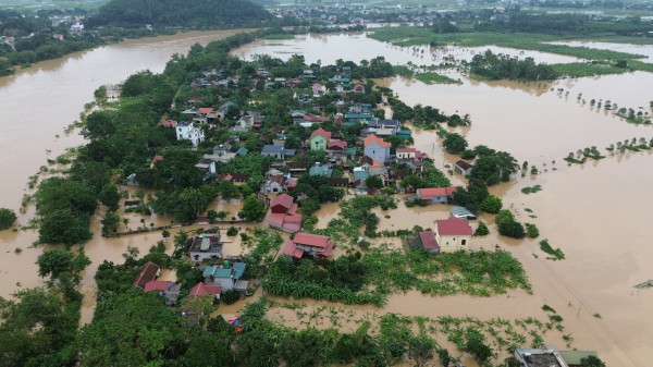Hình ảnh hàng ngàn ngôi nhà ở Thanh Hóa ngập trong nước lũ Hình ảnh hàng ngàn ngôi nhà ở Thanh Hóa ngập trong nước lũ