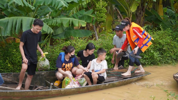 Hình ảnh hàng ngàn ngôi nhà ở Thanh Hóa ngập trong nước lũ Hình ảnh hàng ngàn ngôi nhà ở Thanh Hóa ngập trong nước lũ