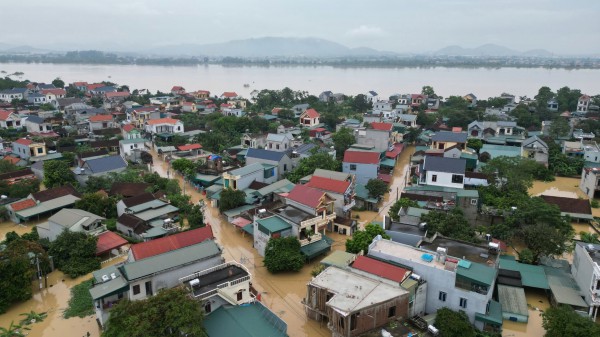 Hình ảnh hàng ngàn ngôi nhà ở Thanh Hóa ngập trong nước lũ Hình ảnh hàng ngàn ngôi nhà ở Thanh Hóa ngập trong nước lũ