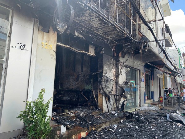 Hỏa hoạn tại trung tâm Cần Thơ, cửa hàng điện thoại bị thiêu rụi Hỏa hoạn tại trung tâm Cần Thơ, cửa hàng điện thoại bị thiêu rụi