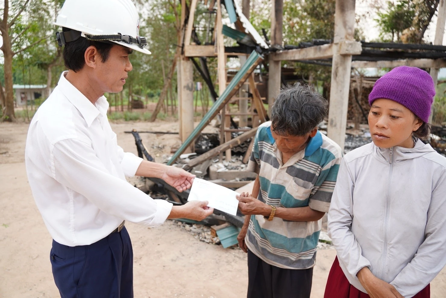 Hỏa hoạn thiêu rụi nhà sàn của một người dân vùng cao Quảng Trị