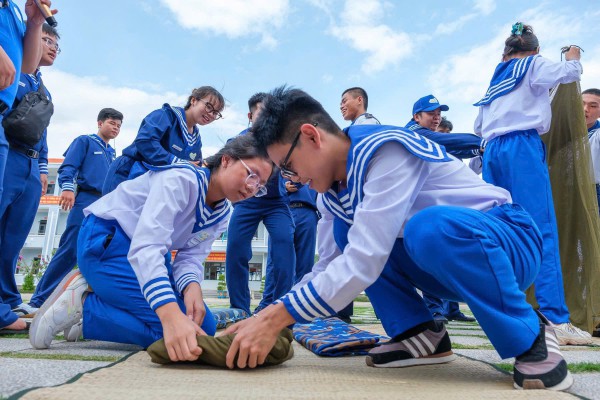 Học kỳ quân đội ươm mầm yêu nước tại Vùng 2 Hải quân Học kỳ quân đội ươm mầm yêu nước tại Vùng 2 Hải quân