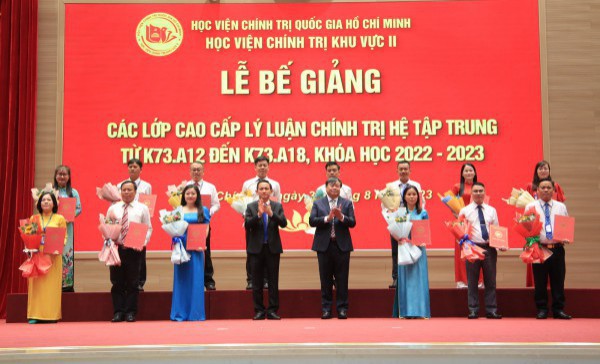 Học viện Chính trị khu vực 2 trao 278 bằng Cao cấp lý luận chính trị