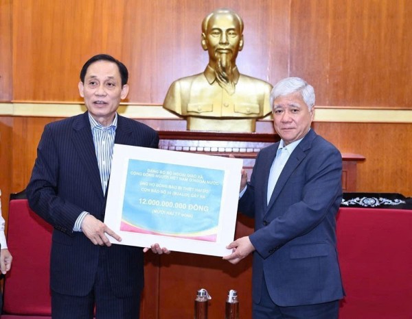 Hơn 1.000 tỉ đồng ủng hộ đồng bào bị thiên tai, bão lũ Hơn 1.000 tỉ đồng ủng hộ đồng bào bị thiên tai, bão lũ